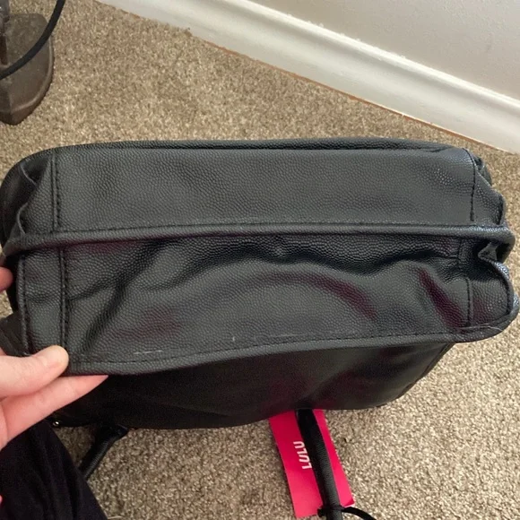 Lulu Guinness Black Purse with Gold Accents - Picture 10 of 11